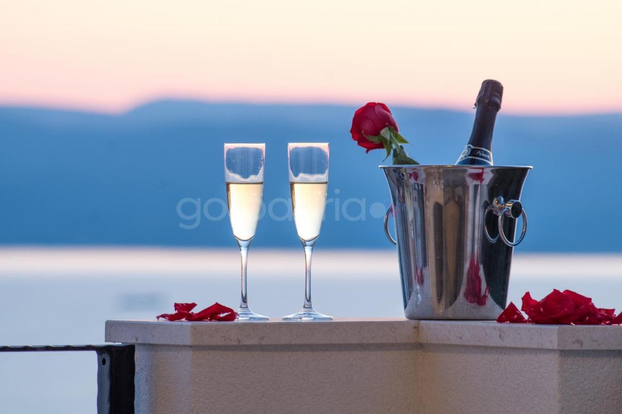 Villa Smaragd - Opal - Luxury Apt With Shared Pool And Private Hot Tub Makarska Exterior photo