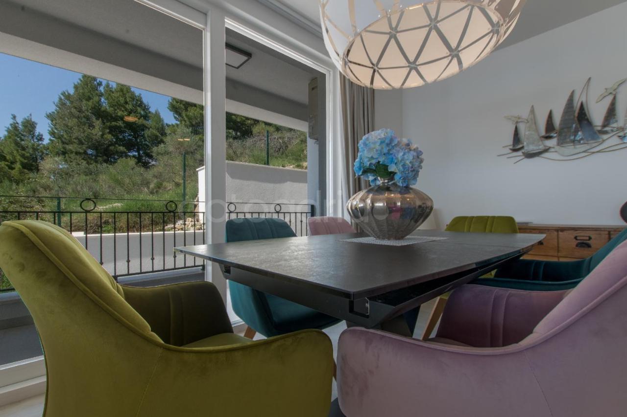 Villa Smaragd - Opal - Luxury Apt With Shared Pool And Private Hot Tub Makarska Exterior photo