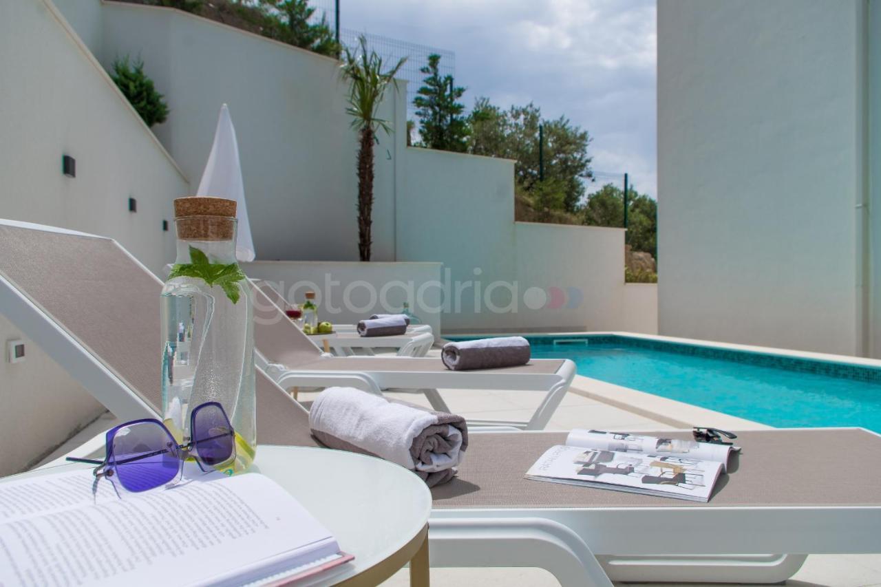 Villa Smaragd - Opal - Luxury Apt With Shared Pool And Private Hot Tub Makarska Exterior photo