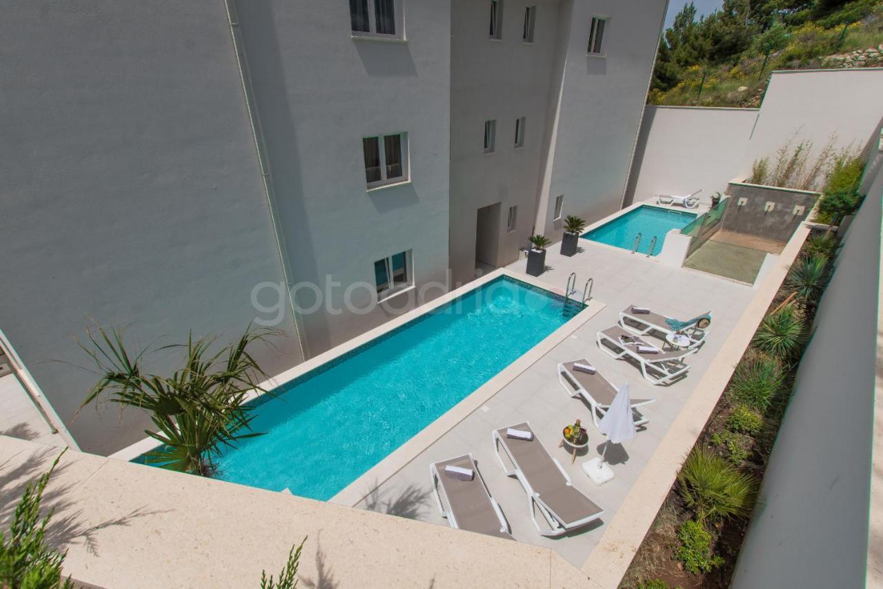 Villa Smaragd - Opal - Luxury Apt With Shared Pool And Private Hot Tub Makarska Exterior photo