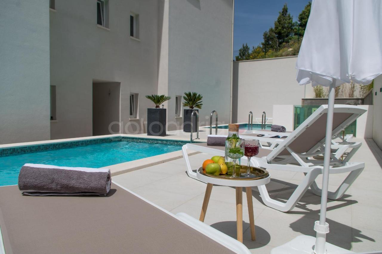 Villa Smaragd - Opal - Luxury Apt With Shared Pool And Private Hot Tub Makarska Exterior photo