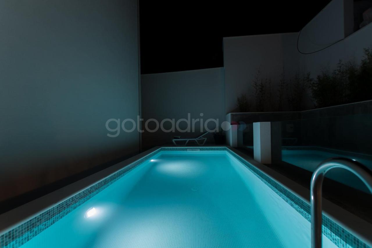 Villa Smaragd - Opal - Luxury Apt With Shared Pool And Private Hot Tub Makarska Exterior photo